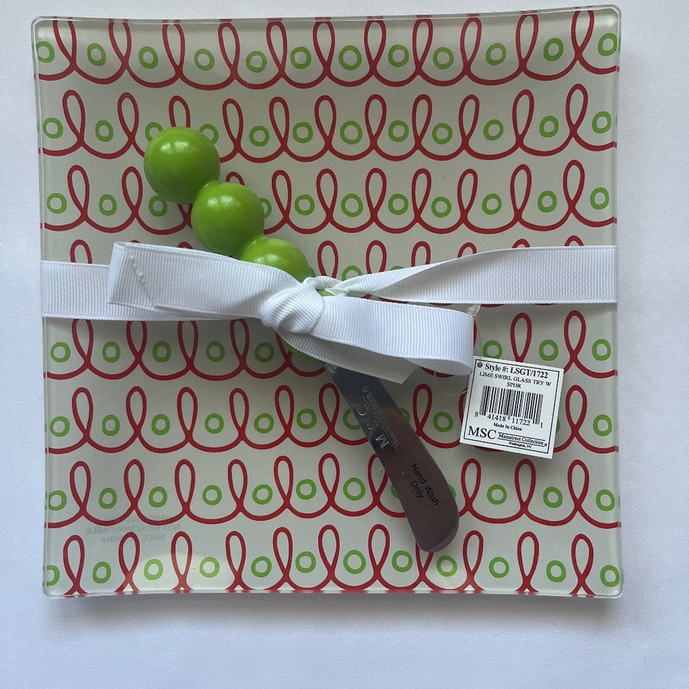 Glass tray with spreader